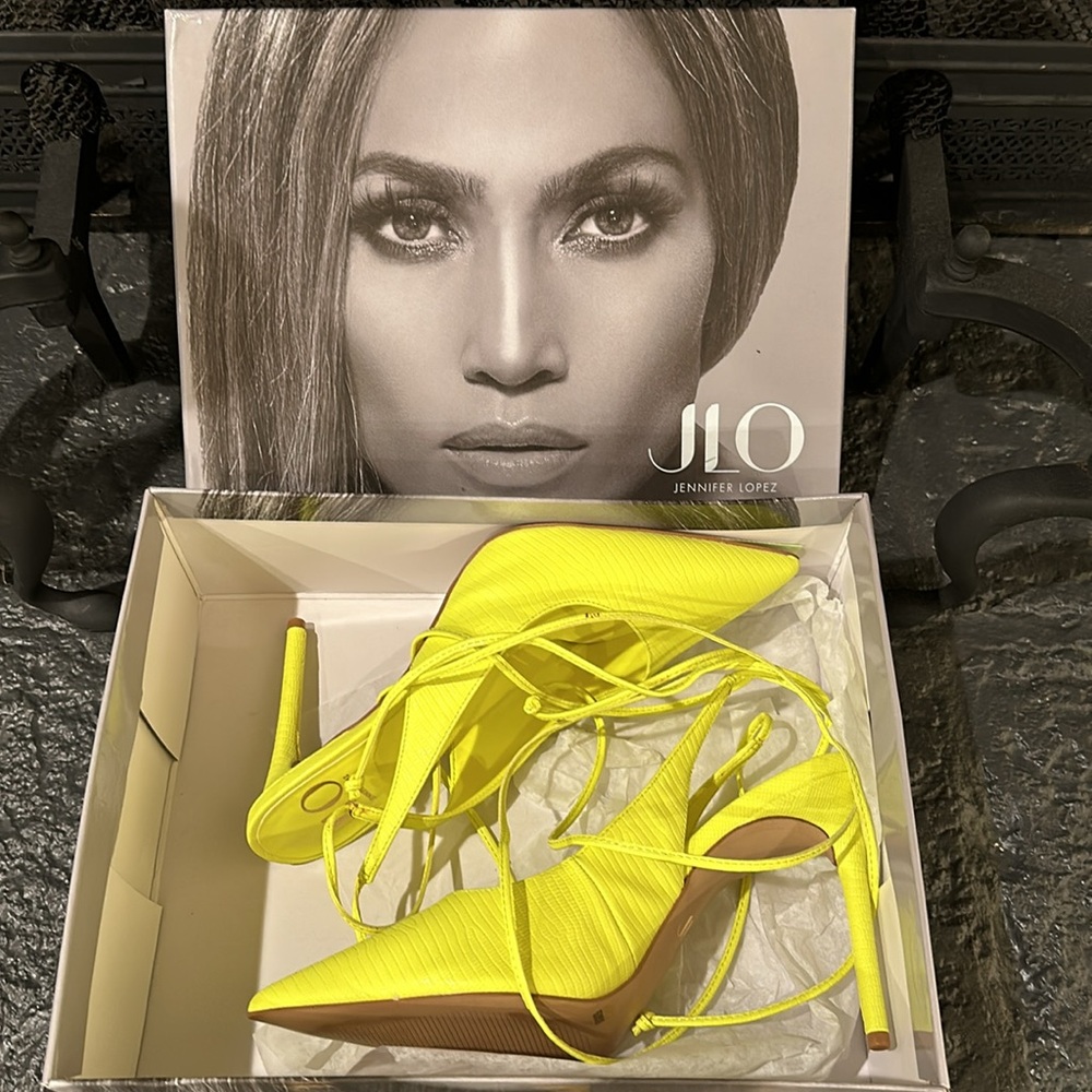 Citron = a vibrant neon greenish yellow. Worn indoors once. Ankle wrap; HH is 4” - Picture 6 of 6